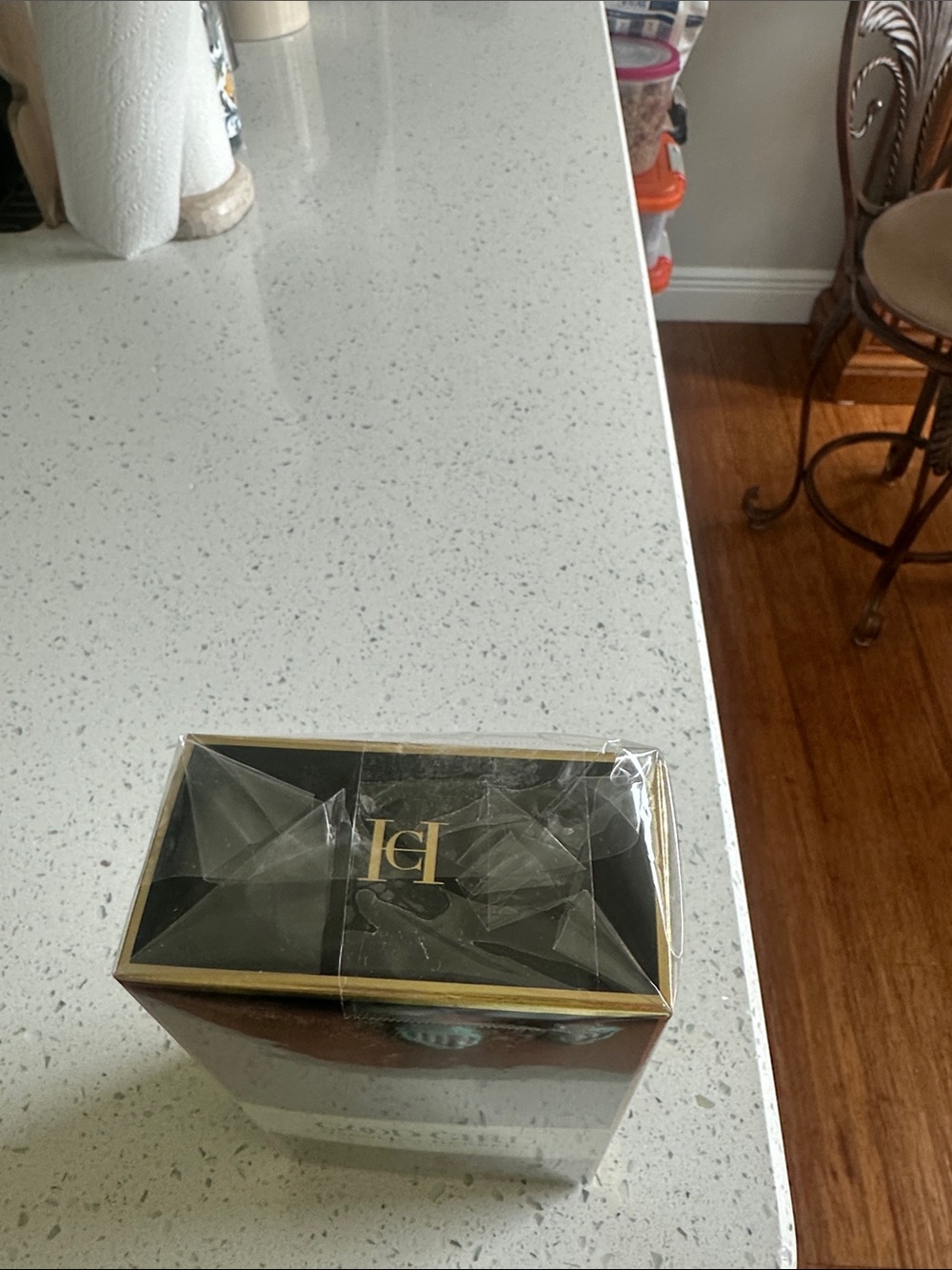Carolina Herrera Good Girl Box - Black, White, Gold - Picture 2 of 4